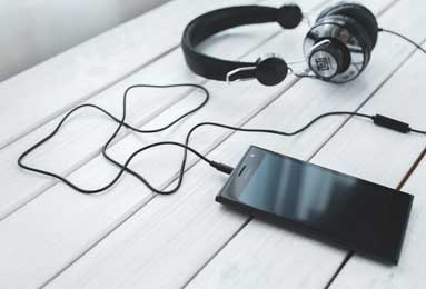 感谢球迷！武汉女足赛后谢场，球员舞旗和球迷庆祝晋级亚冠决赛