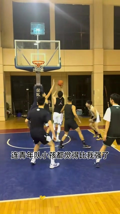 耿直boy?网友评郭艾伦运球像开倍速 本尊回复视频就是开了倍速