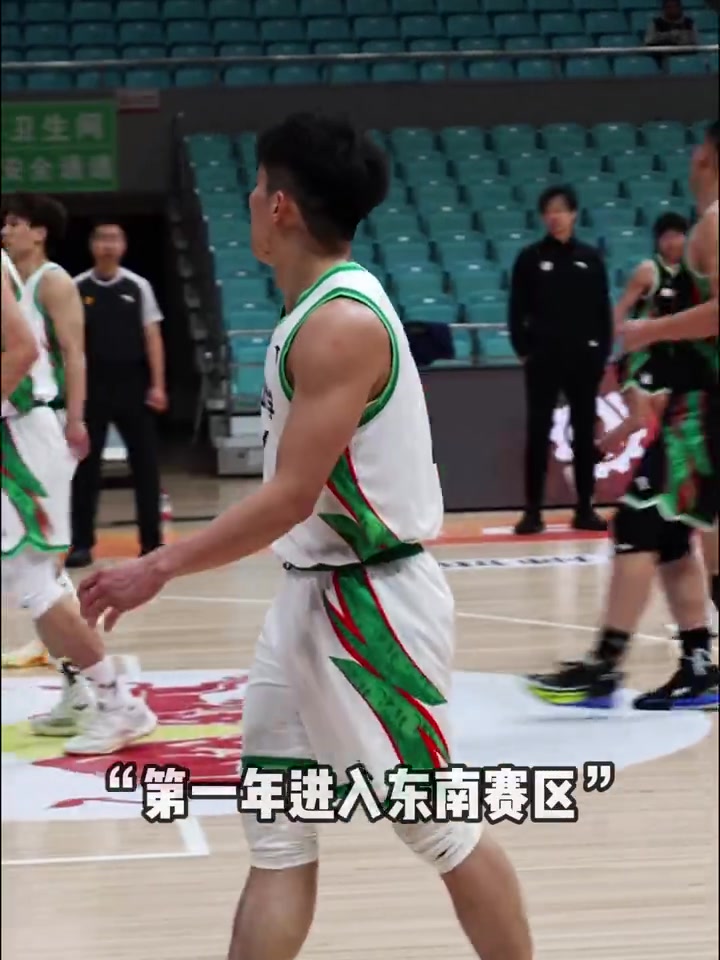 ?深圳大学男篮大一新生殷俊杰！东南赛区最强小个新星！