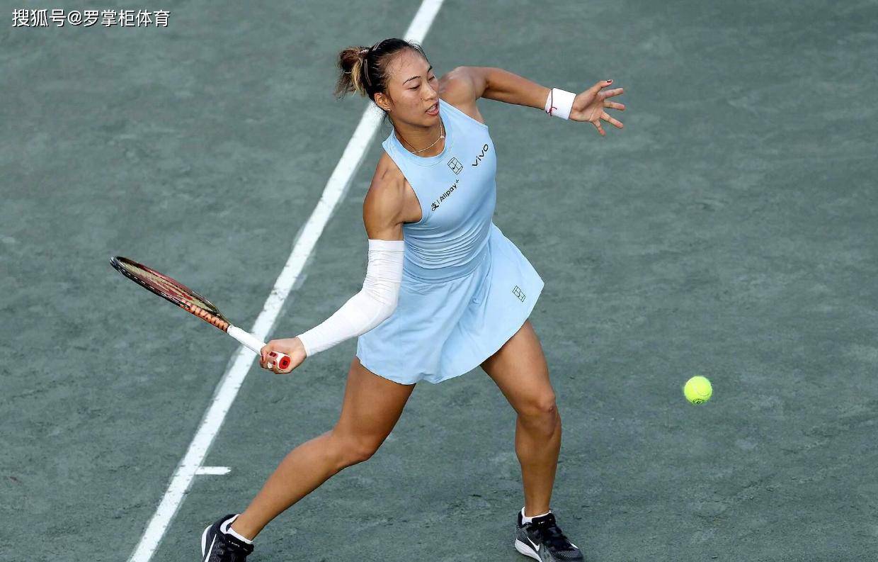 郑钦文再次冲冠！对手被打崩溃，当众情绪失控，场面一度令人尴尬