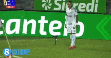 角球直接破门!内马尔社媒晒最佳进球奖杯:感谢投票支持我的球迷