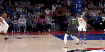 ?十佳球第一位！爱德华兹突破单臂暴力隔扣博纳