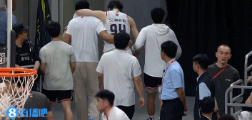 顶防莫兰德时被撞到胸口!薛思佳:王哲林赛后第一时间去医院检查